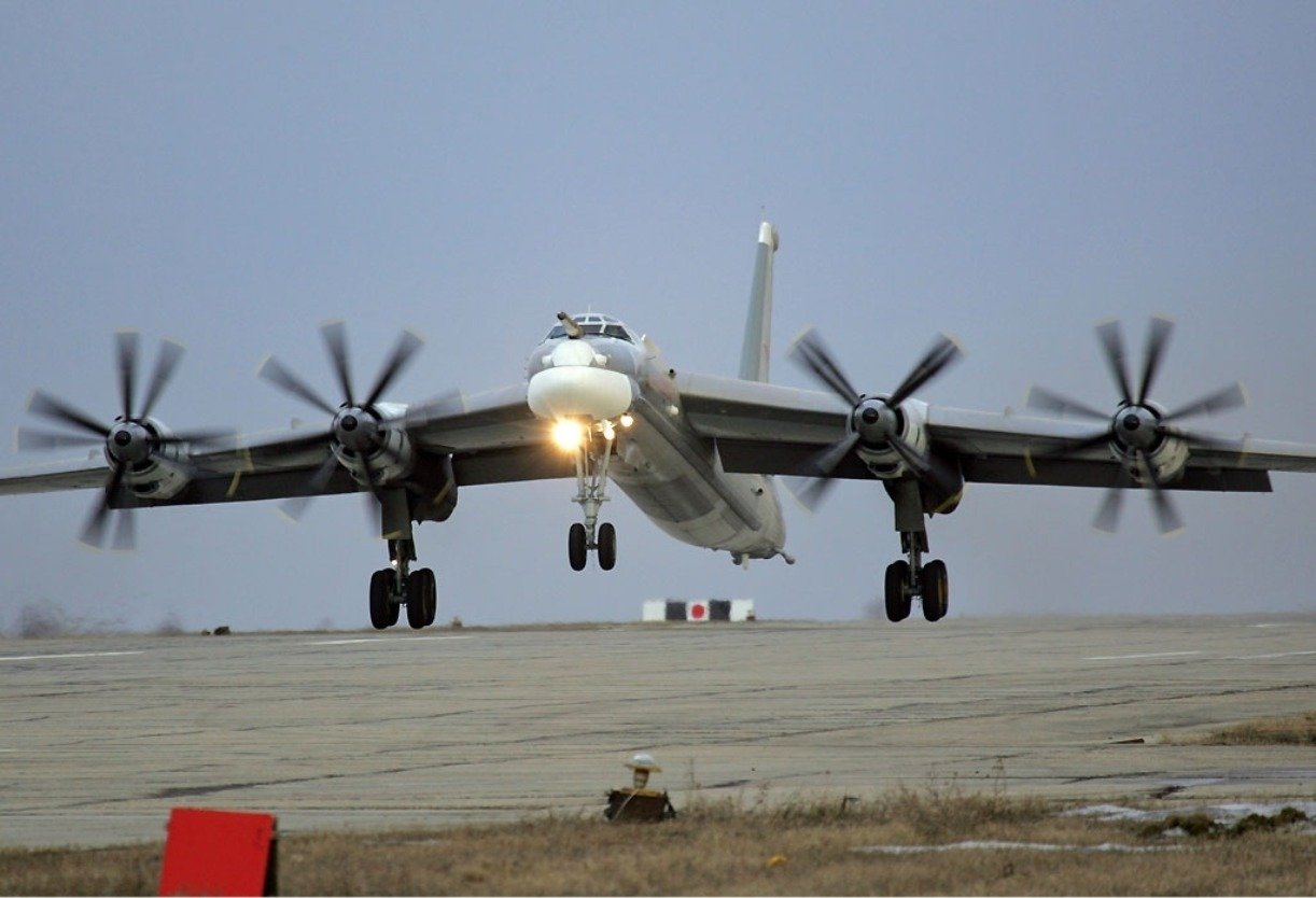 Russia's Tu-95 “Bear” Is The Only Propeller-Powered Strategic Bomber ...